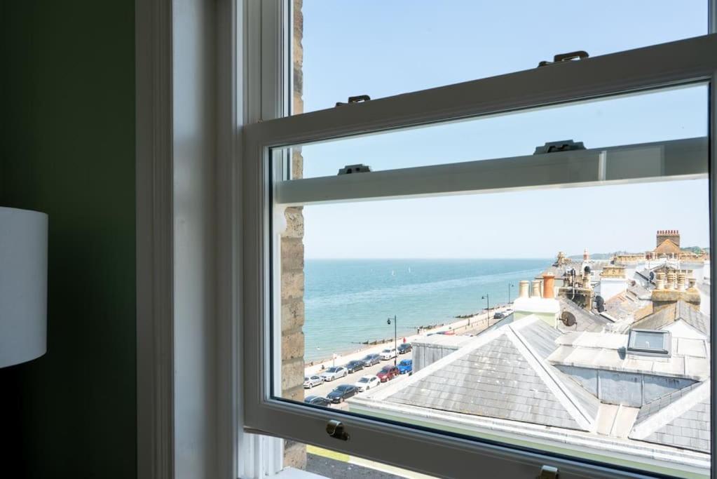 Luxury Duplex Penthouse On The Beach With Panoramic Sea Views Херн-Бей Экстерьер фото