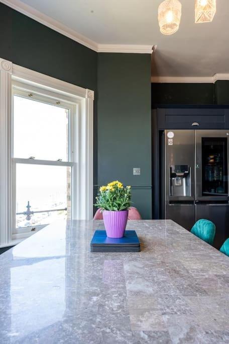 Luxury Duplex Penthouse On The Beach With Panoramic Sea Views Херн-Бей Экстерьер фото
